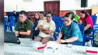 Kepala BPKAD Gunadi bersama peserta rapat finalisasi Raperbup Posyandu.